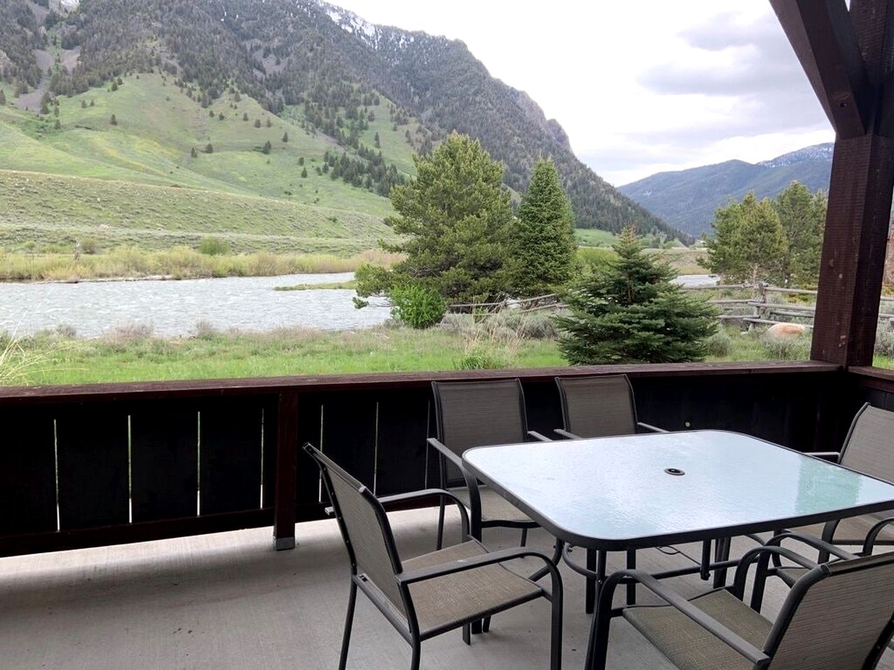 Remote Riverfront Cabin with Porch and Amazing Views in Montana