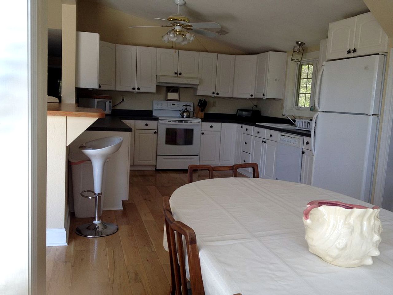 Family-Friendly Cabin with Panoramic Mountain Views next to Pisgah National Forest