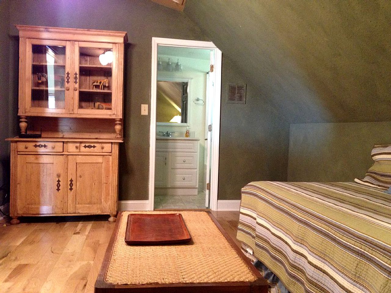 Family-Friendly Cabin with Panoramic Mountain Views next to Pisgah National Forest