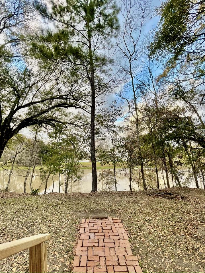 Renovated Waterfront Cottages Ideal for Families or Groups in Louisiana