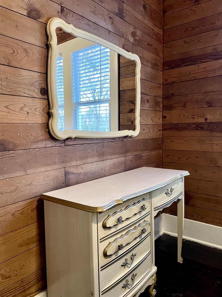 Renovated Waterfront Cottages Ideal for Families or Groups in Louisiana