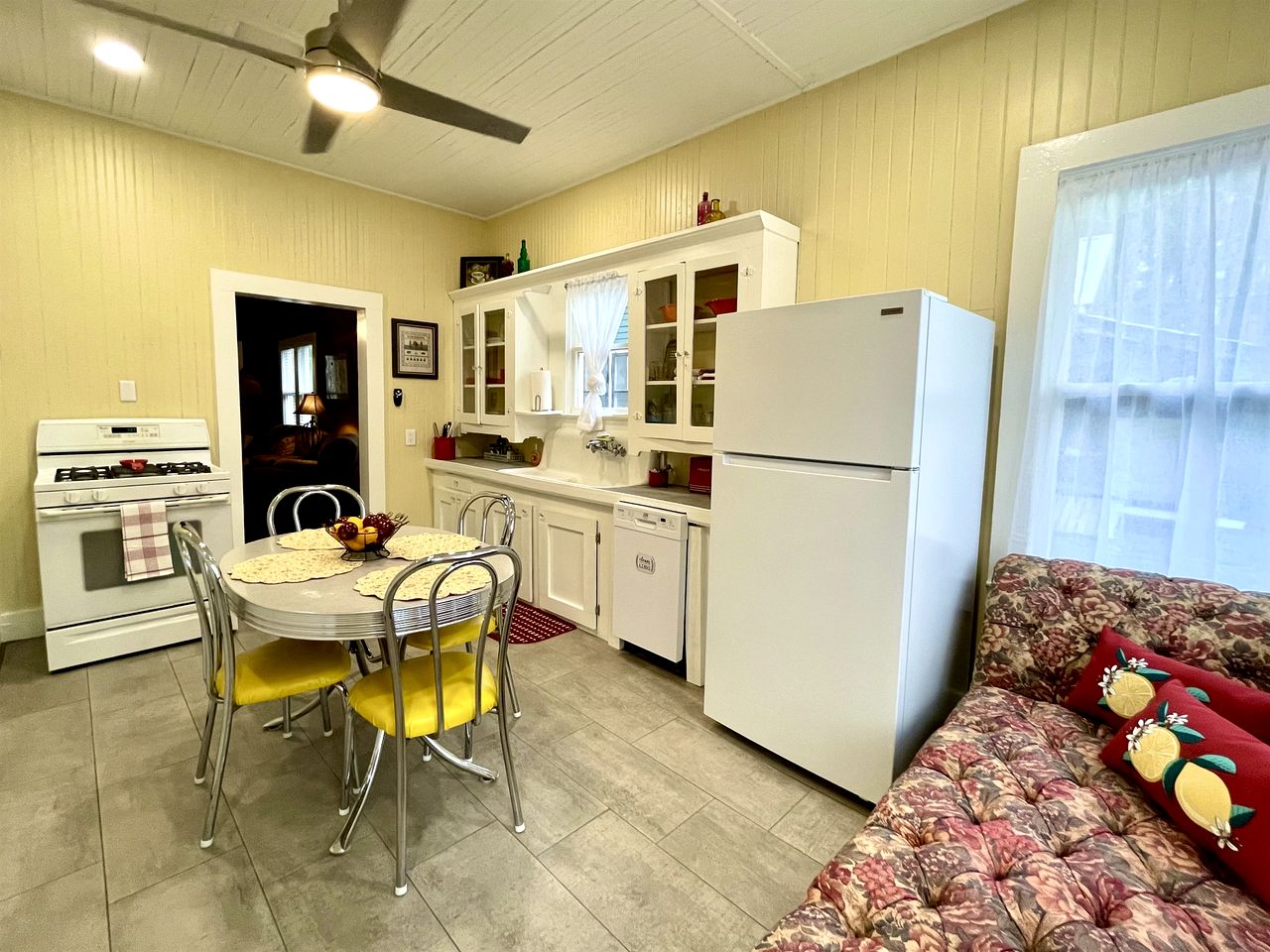 Renovated Waterfront Cottages Ideal for Families or Groups in Louisiana