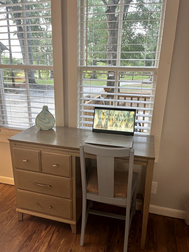 Renovated Waterfront Cottages Ideal for Families or Groups in Louisiana