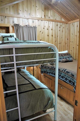 Cabins (United States of America, Cooper Landing, Alaska)