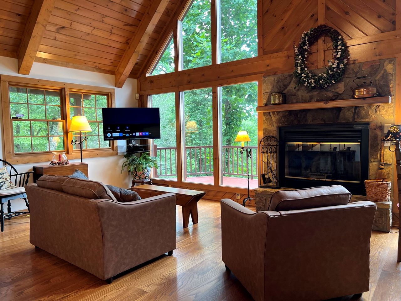 Serene Cabin in the Mountains with Hot Tub in Sevierville, Tennessee