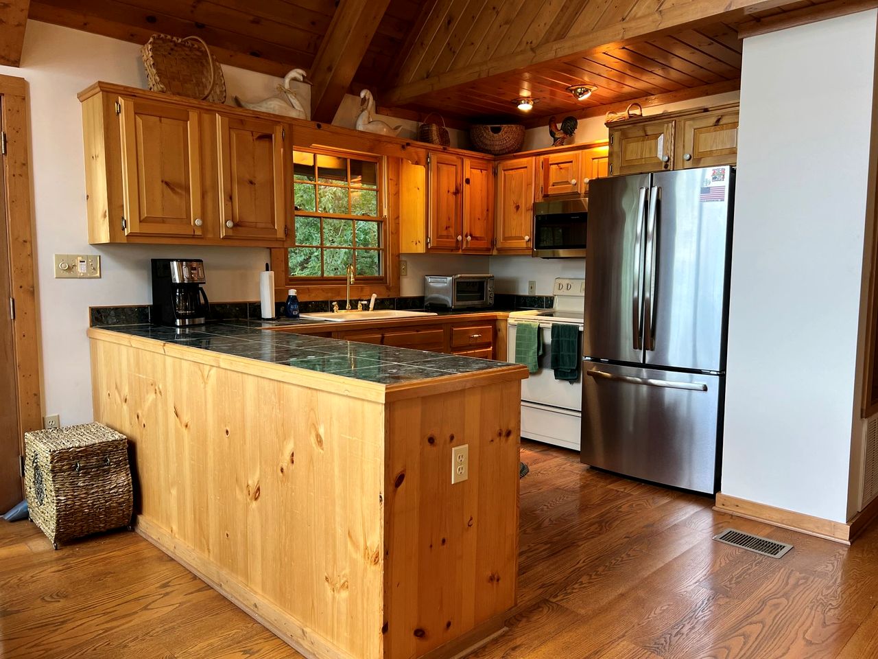 Serene Cabin in the Mountains with Hot Tub in Sevierville, Tennessee