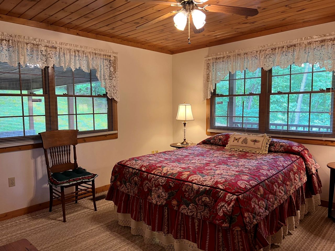 Serene Cabin in the Mountains with Hot Tub in Sevierville, Tennessee