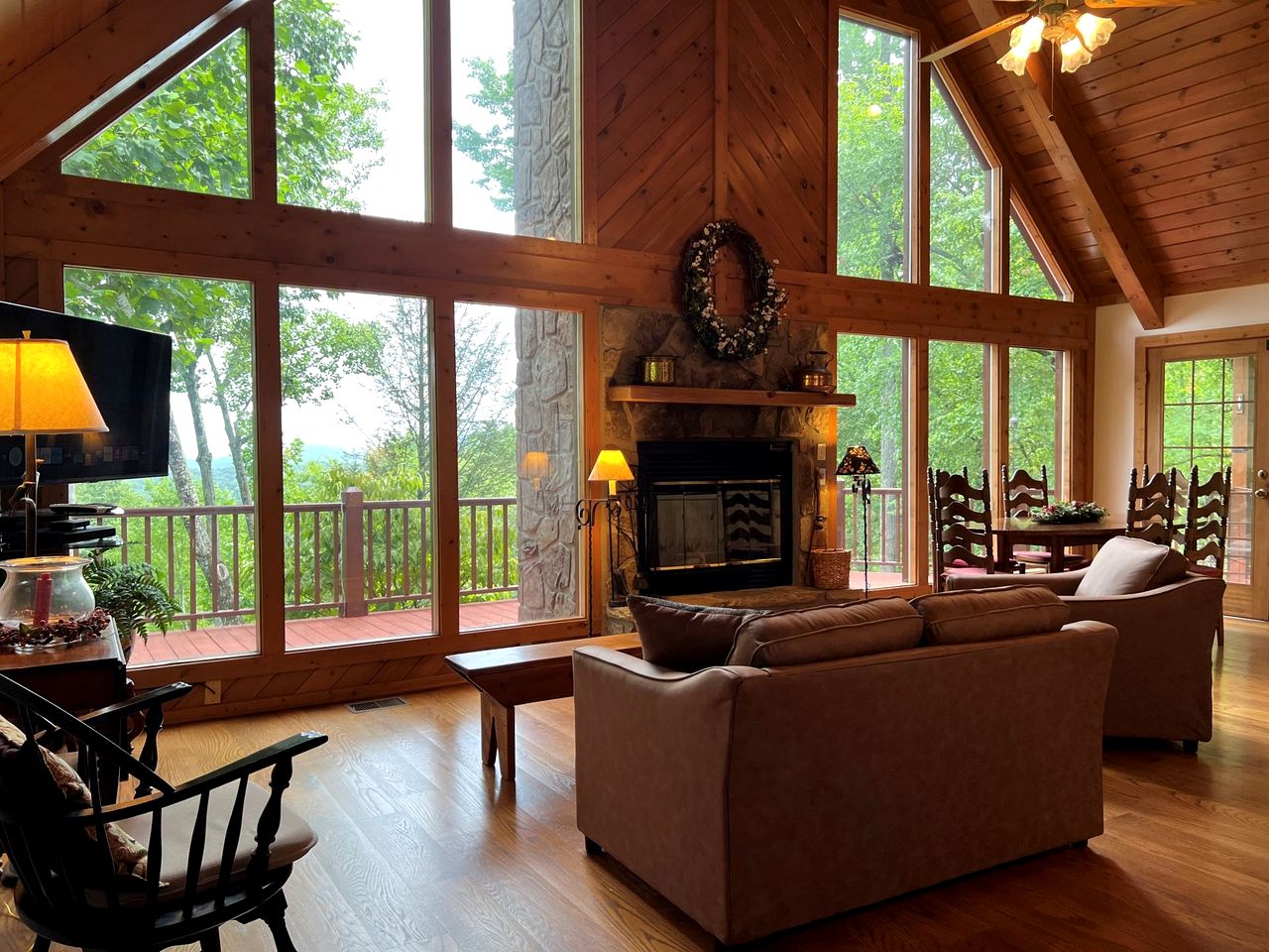 Serene Cabin in the Mountains with Hot Tub in Sevierville, Tennessee