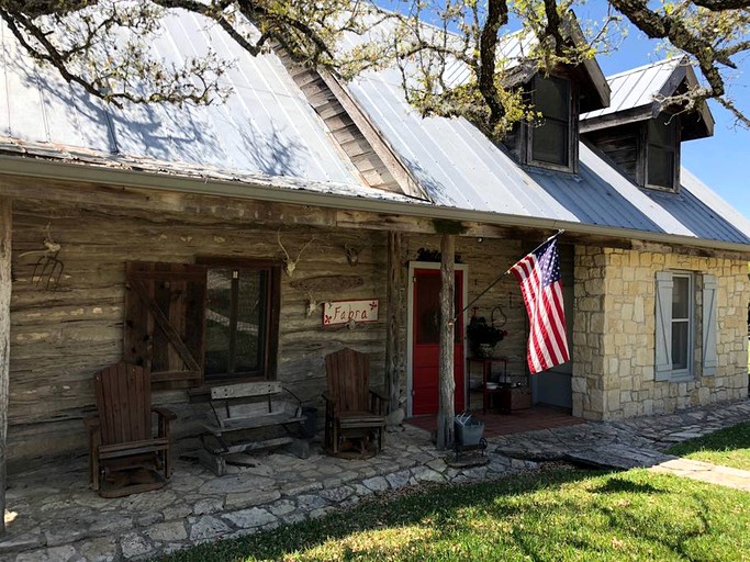 Vacation Cabin Rental Near Boerne Texas