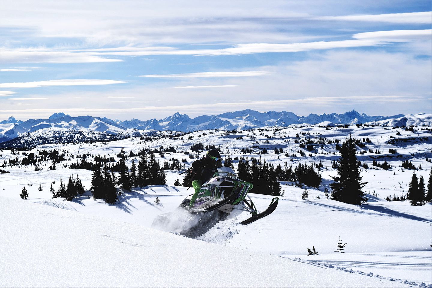 Romantic Getaway with Mountain Views in Nimpo Lake, British Columbia