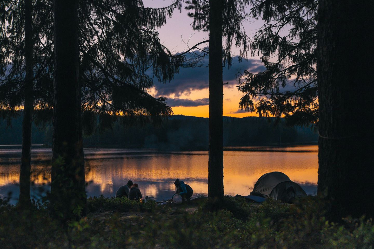 Luxury Accommodation with Coast Mountains View in Nimpo Lake, British Columbia