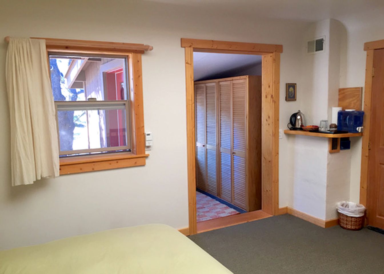 Sunny Accommodation with an Impressive Skylight in Crestone, Colorado