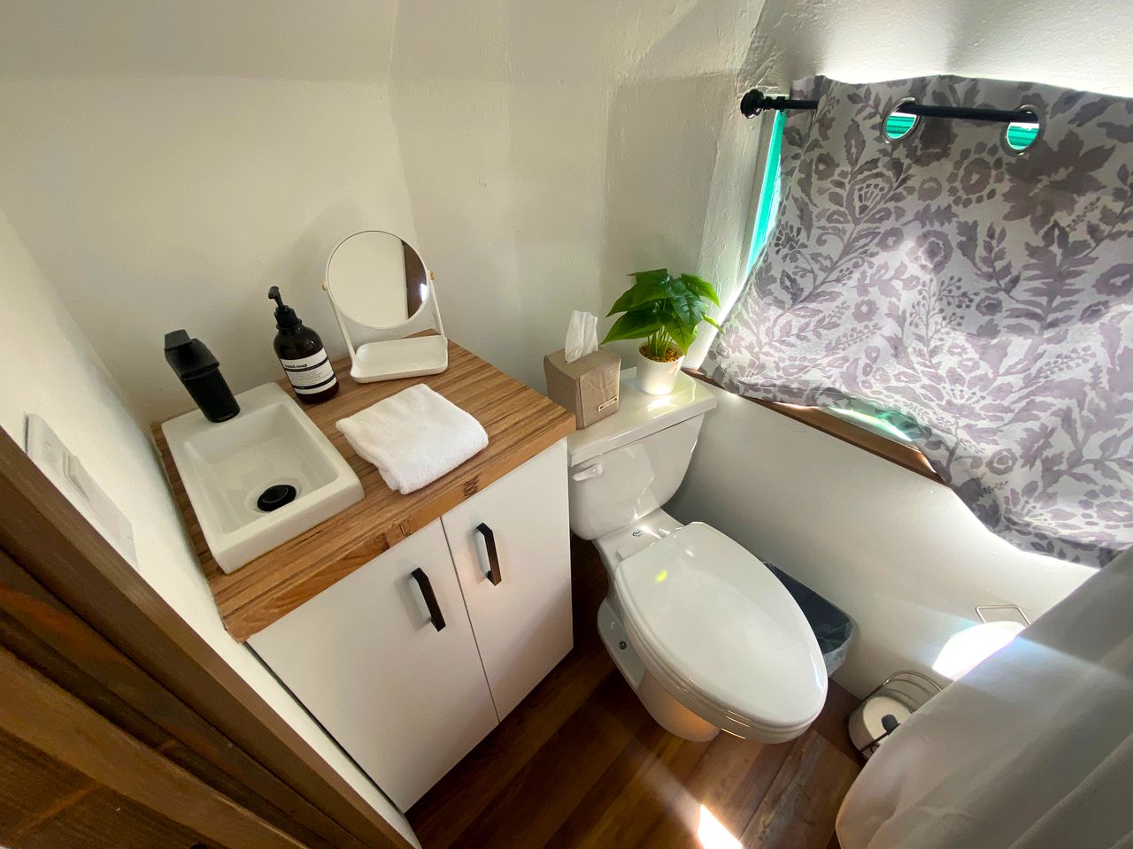 Retro-Chic Airstream Haven: Your Ultimate Glamping Escape in Colorado