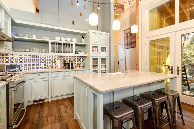 Floating Homes (United States of America, Estes Park, Colorado)