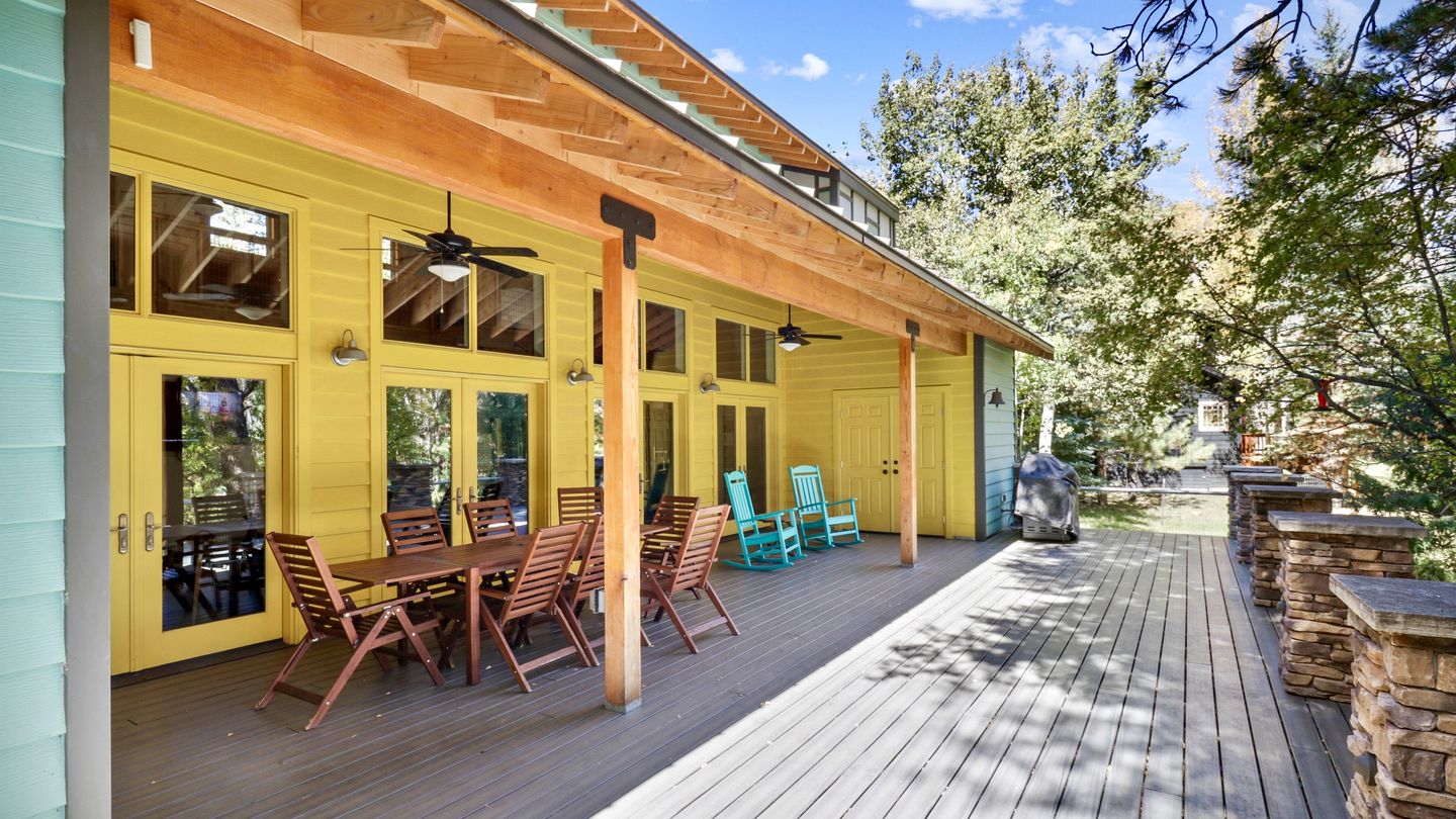 Spectacular Rental with Amazing Indoor and Outdoor Design in Colorado