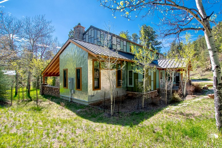 Spectacular Rental with Amazing Indoor and Outdoor Design in Colorado