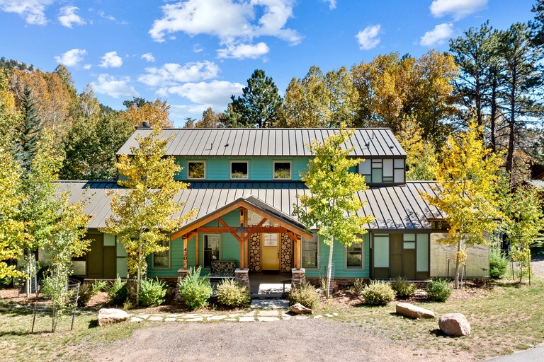 Floating Homes (United States of America, Estes Park, Colorado)