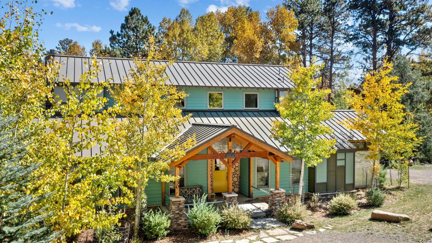 Spectacular Rental with Amazing Indoor and Outdoor Design in Colorado