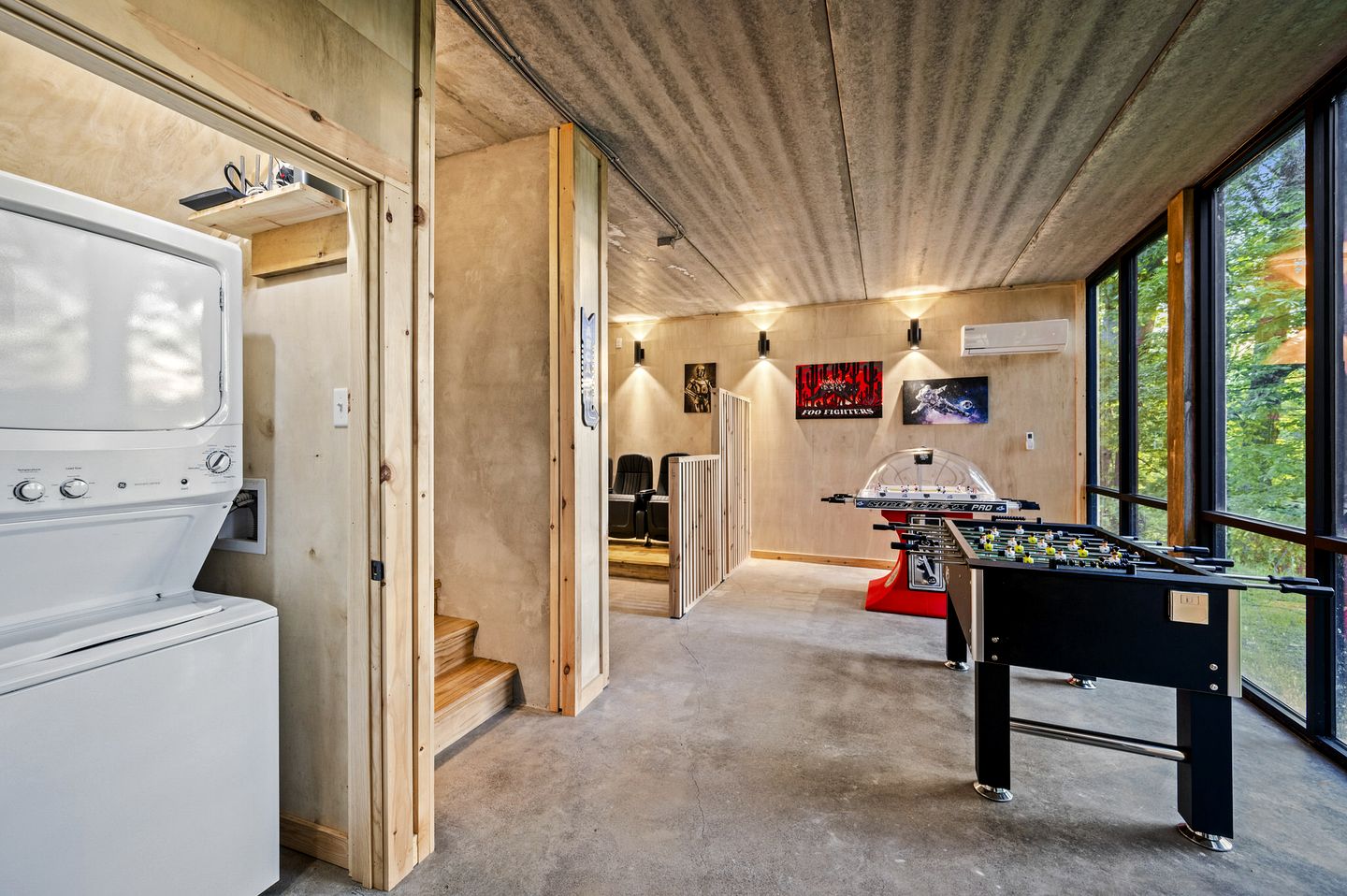 Stunning Luxury Cabin with Unique Furnishings, Indoor Pool, and Game Room in Gatlinburg, Tennessee