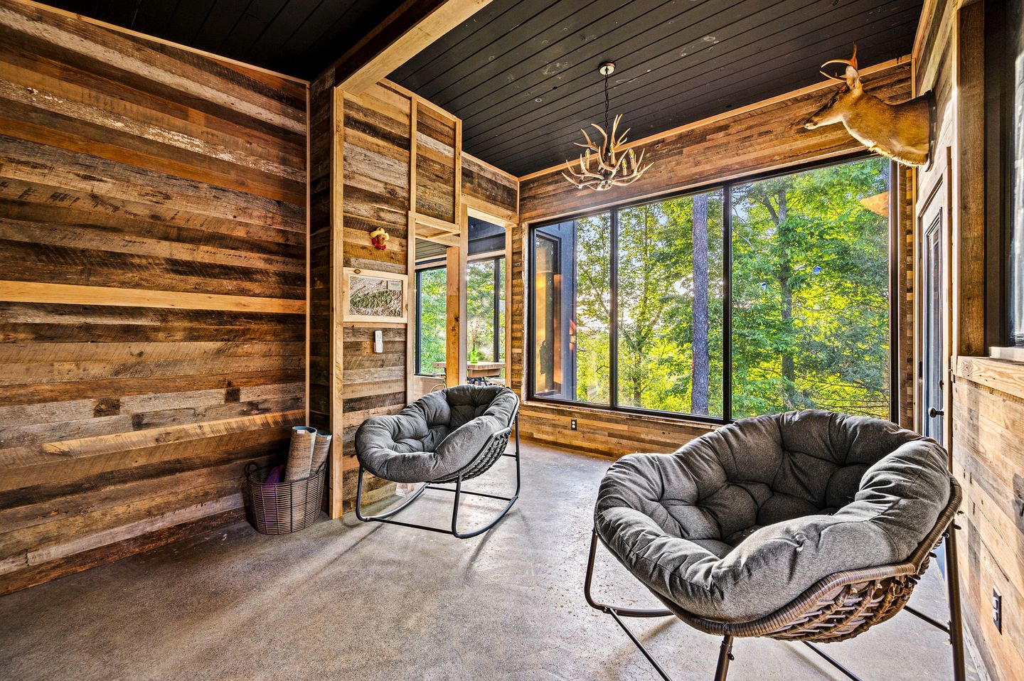 Stunning Luxury Cabin with Unique Furnishings, Indoor Pool, and Game Room in Gatlinburg, Tennessee