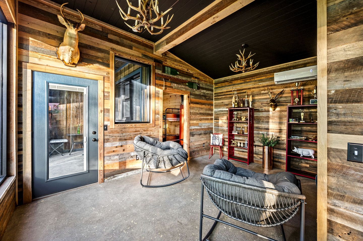 Stunning Luxury Cabin with Unique Furnishings, Indoor Pool, and Game Room in Gatlinburg, Tennessee