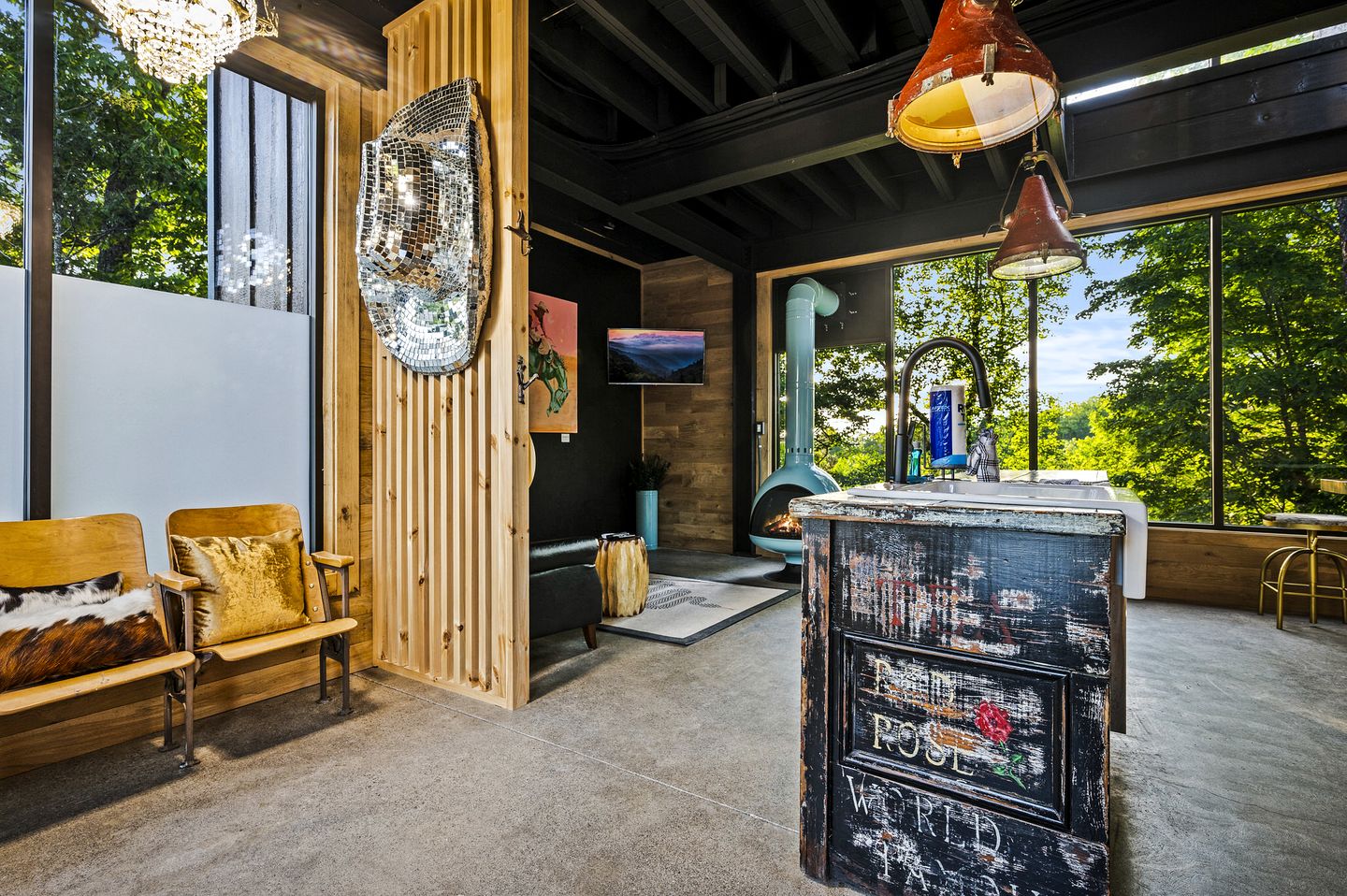 Stunning Luxury Cabin with Unique Furnishings, Indoor Pool, and Game Room in Gatlinburg, Tennessee