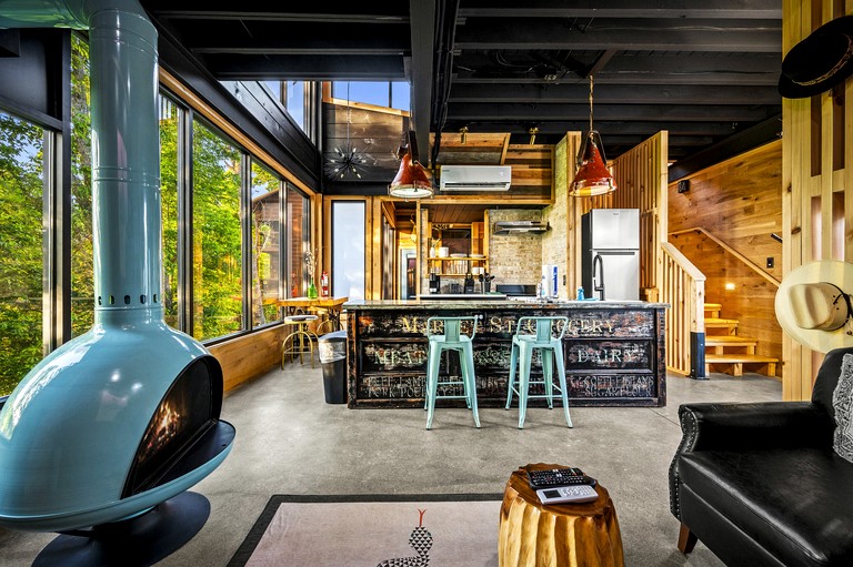Stunning Luxury Cabin with Unique Furnishings, Indoor Pool, and Game Room in Gatlinburg, Tennessee