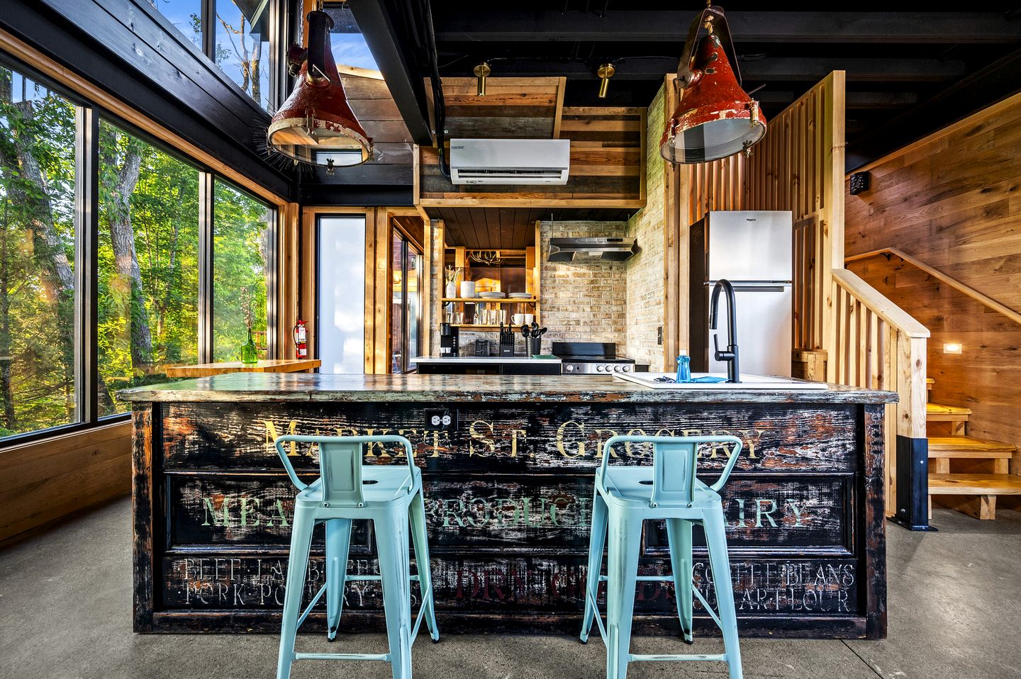 Stunning Luxury Cabin with Unique Furnishings, Indoor Pool, and Game Room in Gatlinburg, Tennessee