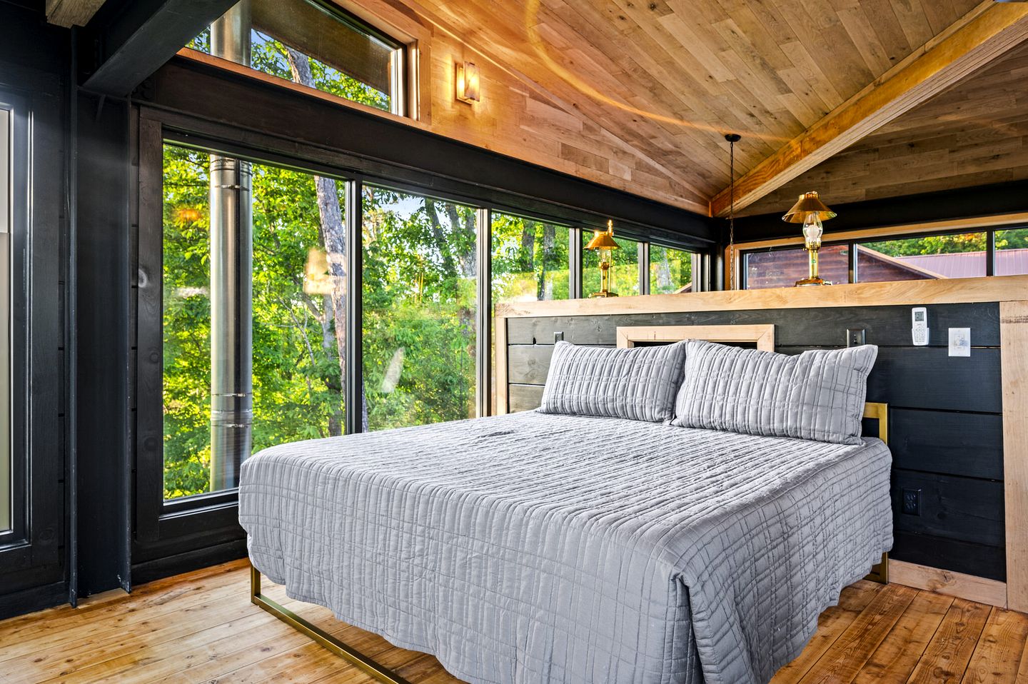 Stunning Luxury Cabin with Unique Furnishings, Indoor Pool, and Game Room in Gatlinburg, Tennessee