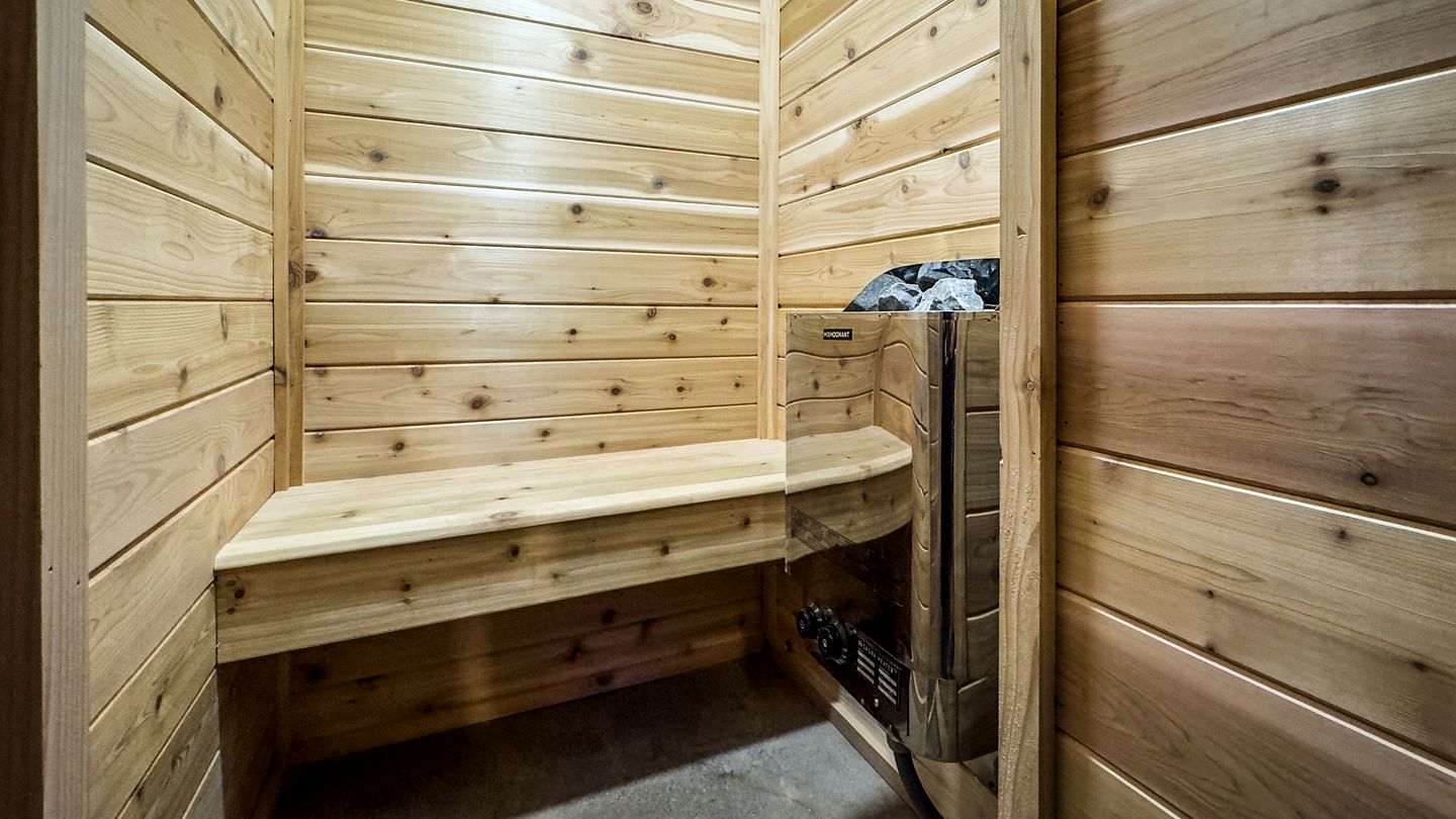 Stunning Luxury Cabin with Unique Furnishings, Indoor Pool, and Game Room in Gatlinburg, Tennessee