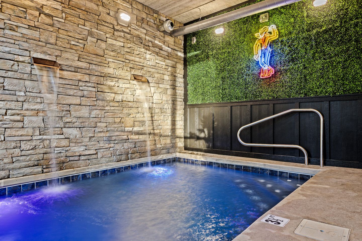Stunning Luxury Cabin with Unique Furnishings, Indoor Pool, and Game Room in Gatlinburg, Tennessee