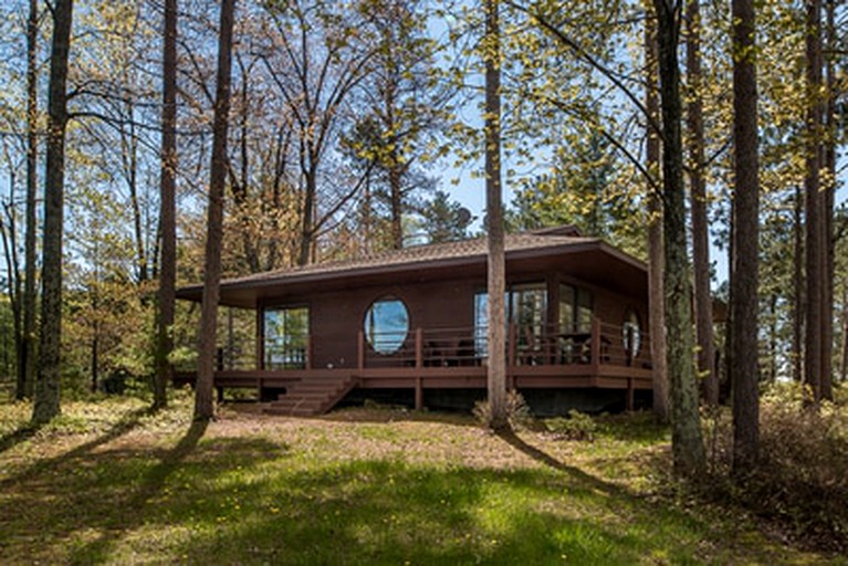 Cottage Rental Overlooking Lake Geneserath In Michigan
