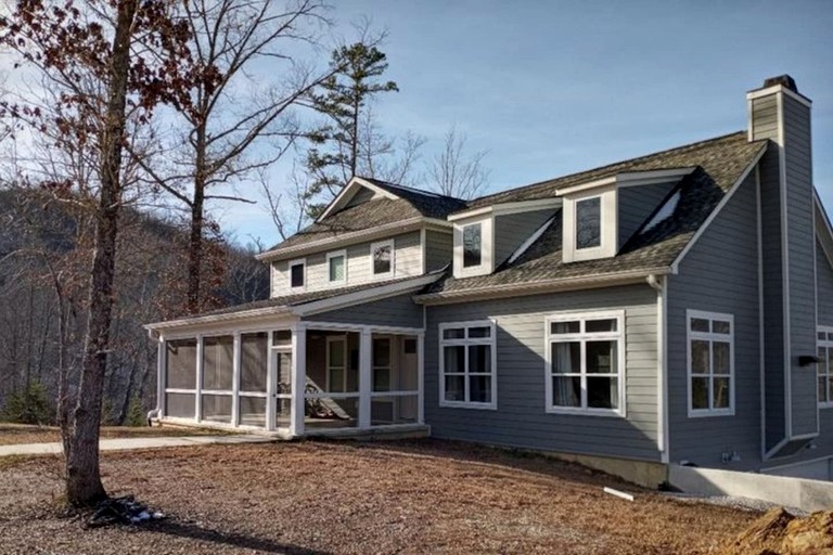 Incredible Spacious Vacation Rental with Amazing Games, Surrounded by ATV Trails for an Unforgettable Outdoor Adventure near Huntsville, Tennessee