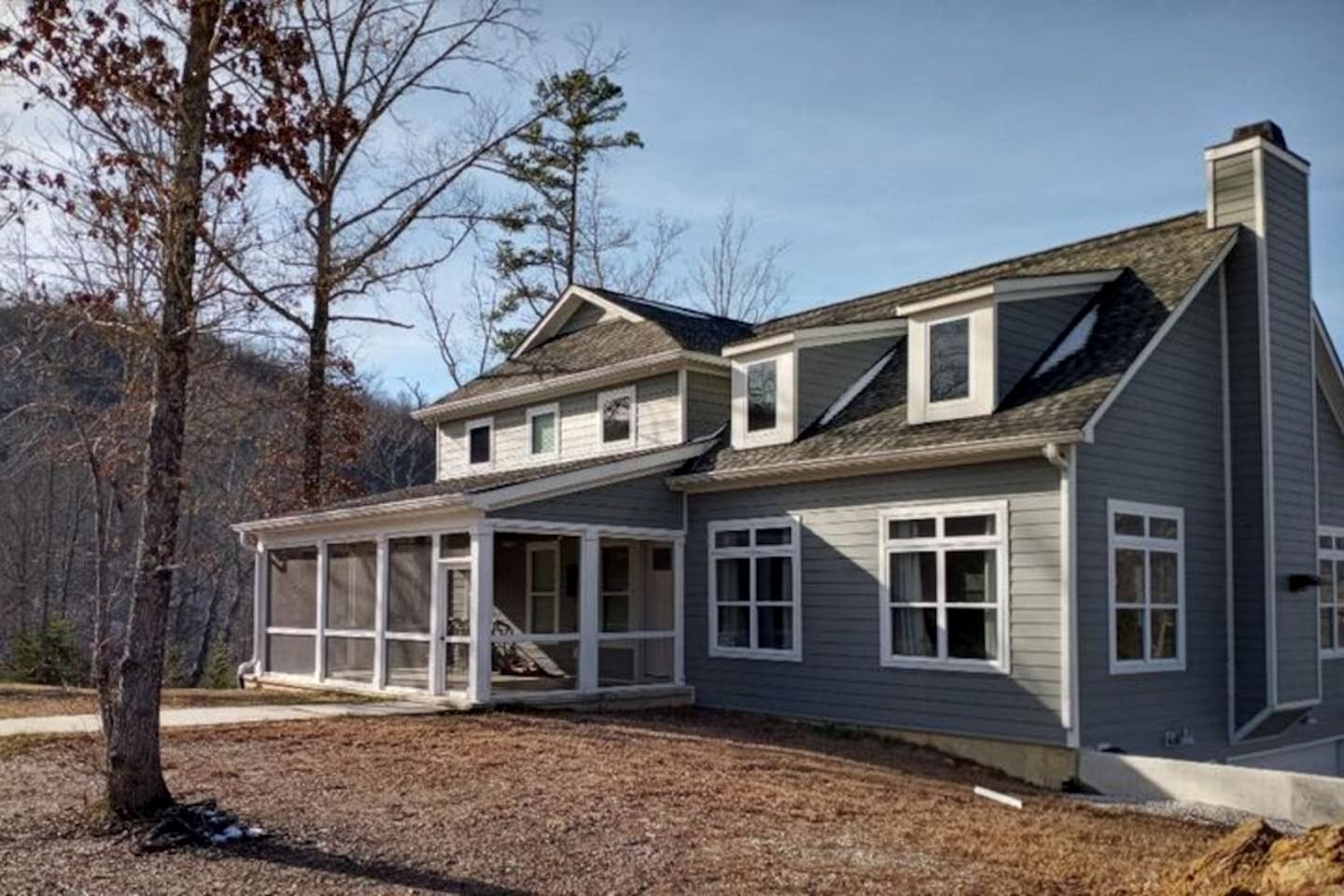 Incredible Spacious Vacation Rental with Amazing Games, Surrounded by ATV Trails for an Unforgettable Outdoor Adventure near Huntsville, Tennessee