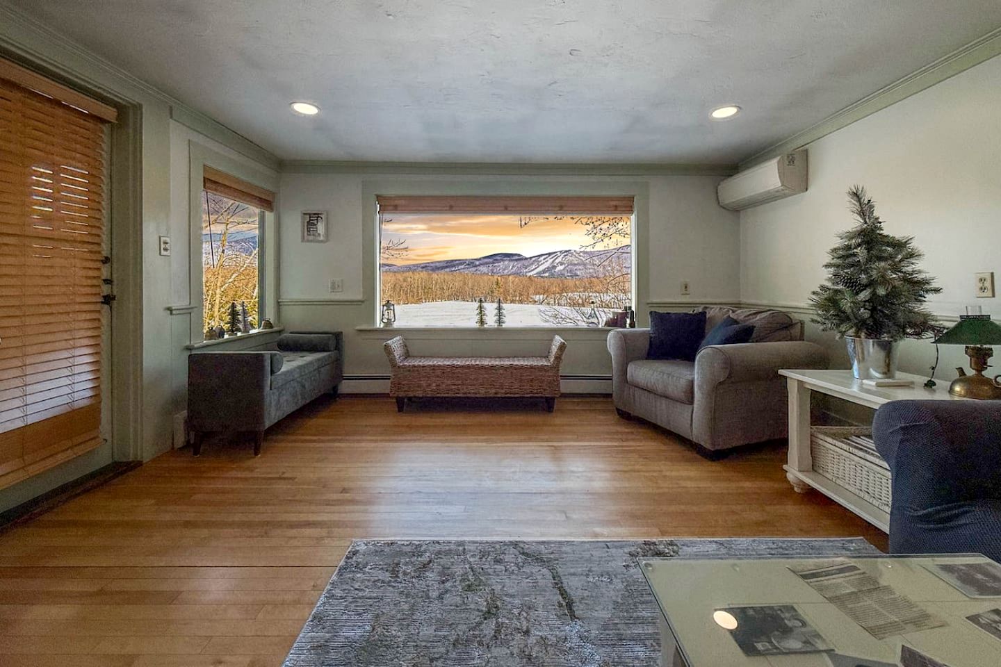 Secluded Cottage with Incredible Views of Cranmore Mountain, Perfect for a Glamping Weekend in the White Mountains, New Hampshire