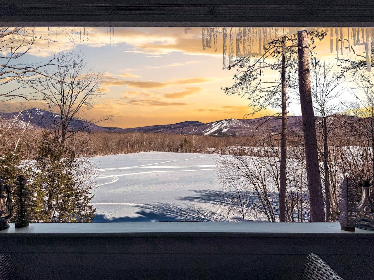 Secluded Cottage with Incredible Views of Cranmore Mountain, Perfect for a Glamping Weekend in the White Mountains, New Hampshire