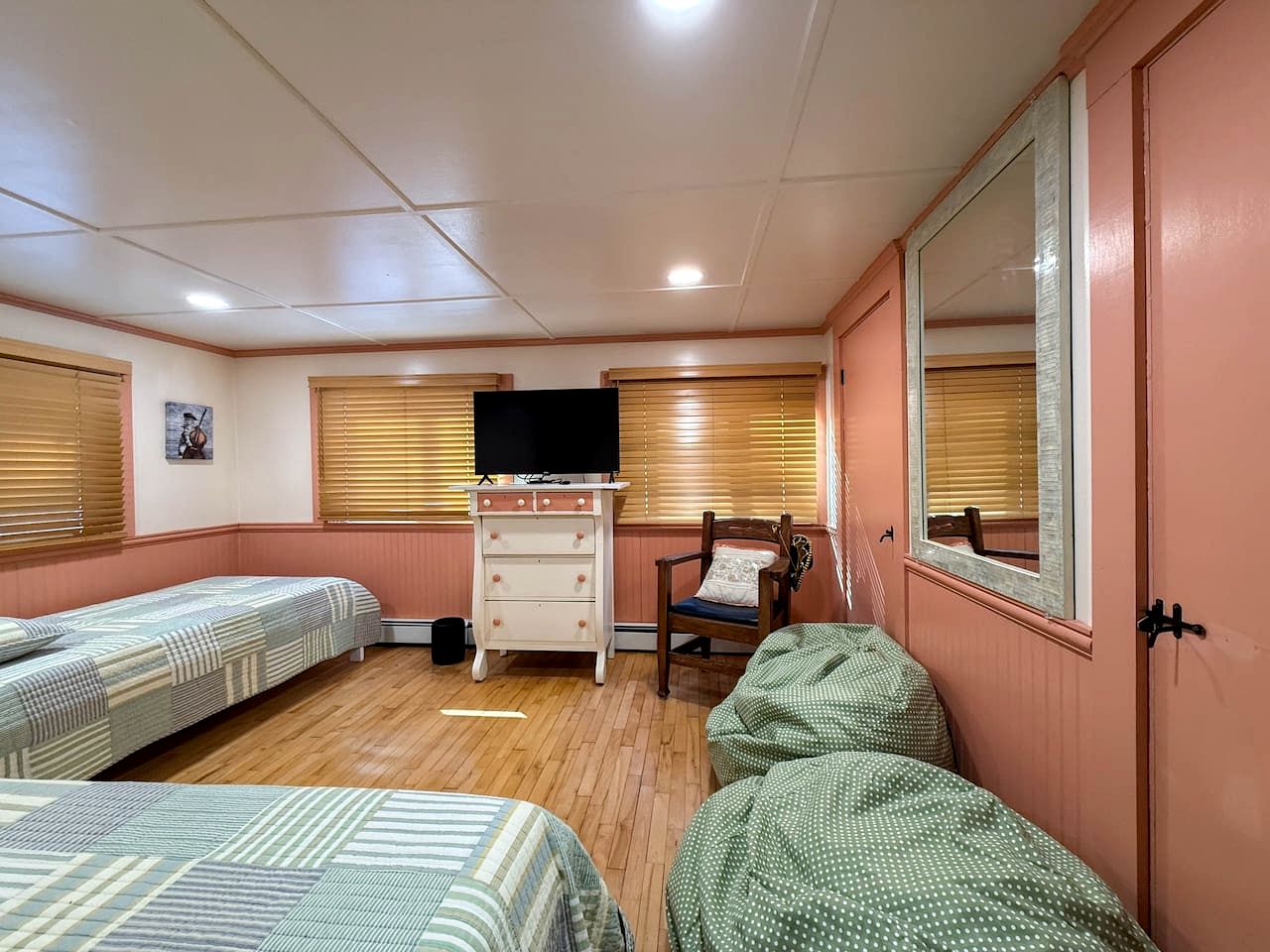 Secluded Cottage with Incredible Views of Cranmore Mountain, Perfect for a Glamping Weekend in the White Mountains, New Hampshire