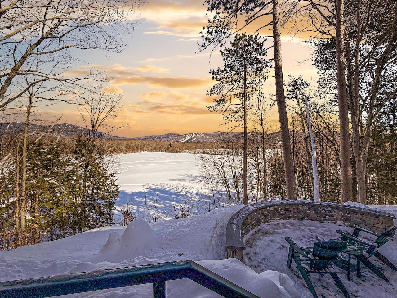 Secluded Cottage with Incredible Views of Cranmore Mountain, Perfect for a Glamping Weekend in the White Mountains, New Hampshire