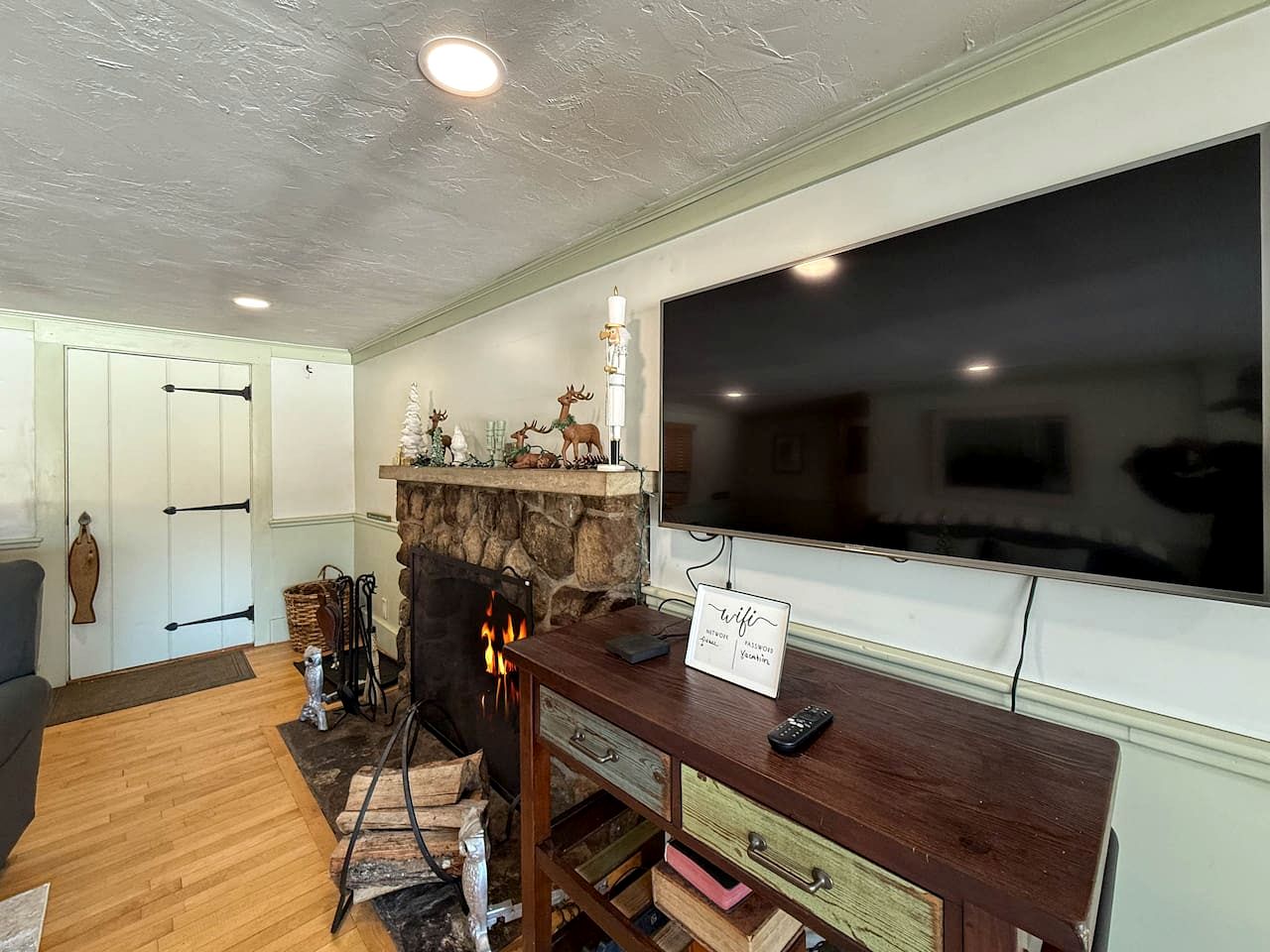 Secluded Cottage with Incredible Views of Cranmore Mountain, Perfect for a Glamping Weekend in the White Mountains, New Hampshire