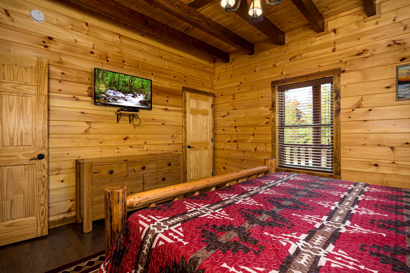 Spacious Luxury Log Cabin with Mountain Views, Hot Tub & Game Room near Gatlinburg & Pigeon Forge, Tennessee