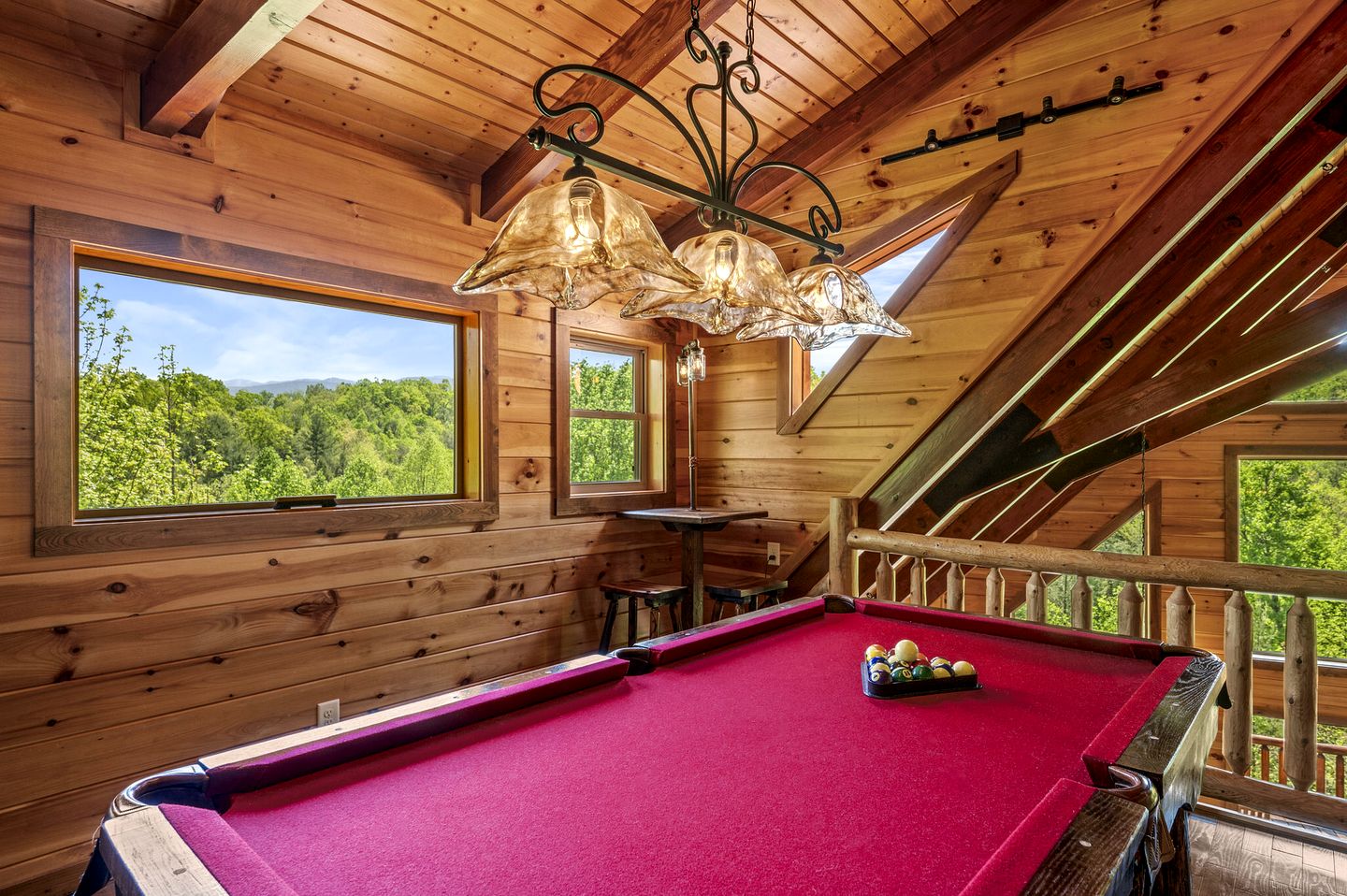 Spacious Luxury Log Cabin with Mountain Views, Hot Tub & Game Room near Gatlinburg & Pigeon Forge, Tennessee