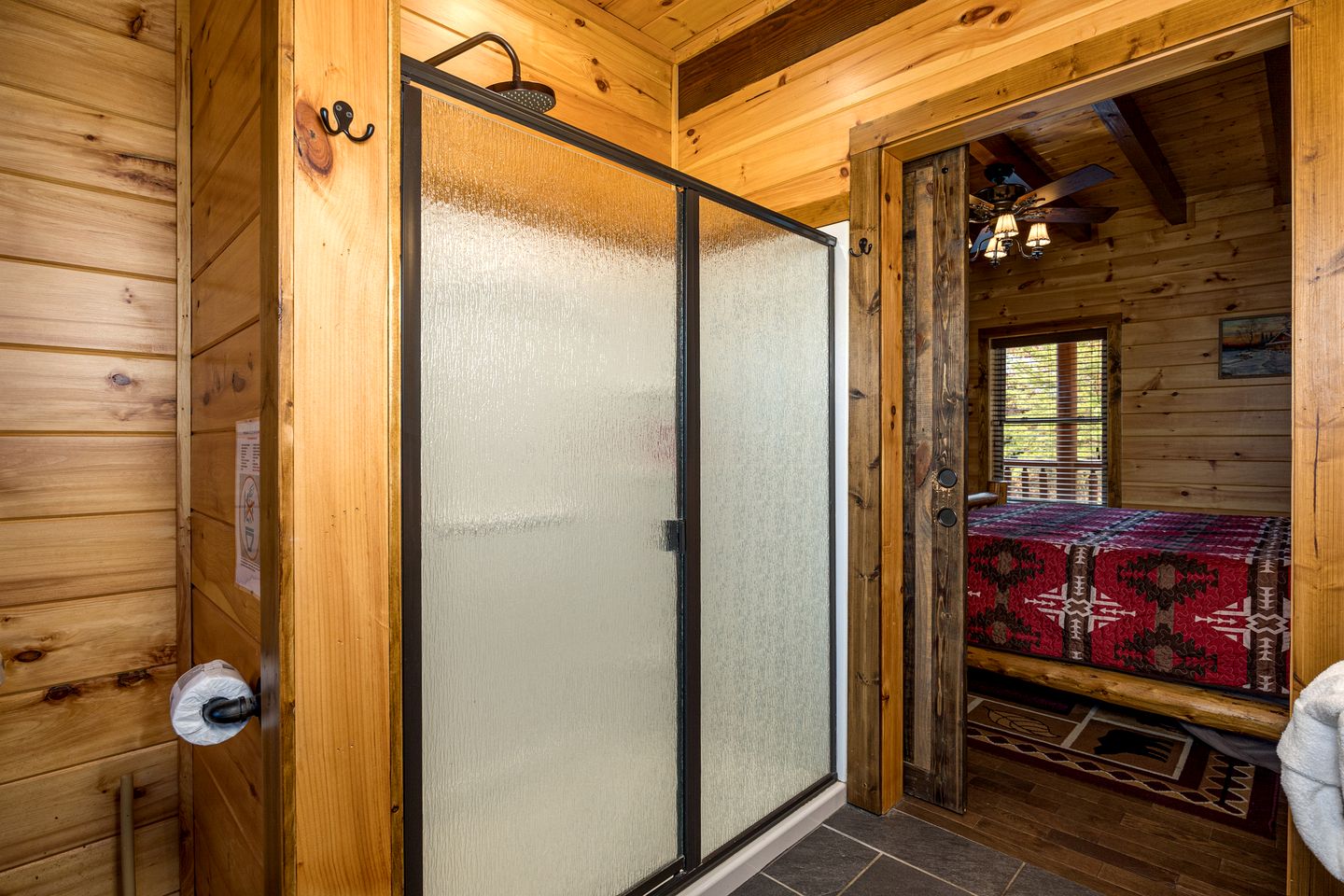 Spacious Luxury Log Cabin with Mountain Views, Hot Tub & Game Room near Gatlinburg & Pigeon Forge, Tennessee