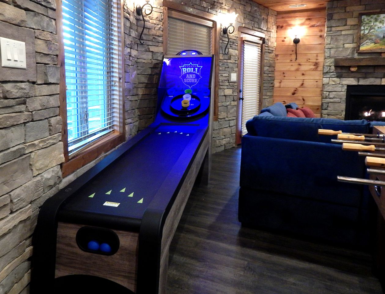 Spacious Luxury Log Cabin with Mountain Views, Hot Tub & Game Room near Gatlinburg & Pigeon Forge, Tennessee