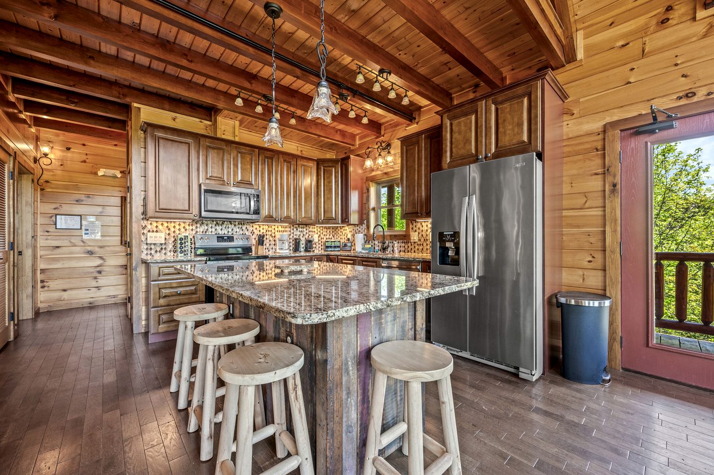 Spacious Luxury Log Cabin with Mountain Views, Hot Tub & Game Room near Gatlinburg & Pigeon Forge, Tennessee