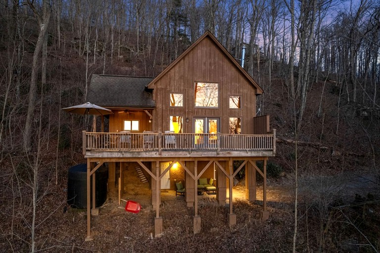 Outstanding Secluded Cabin Nestled Between Trees in Swannanoa, North Carolina