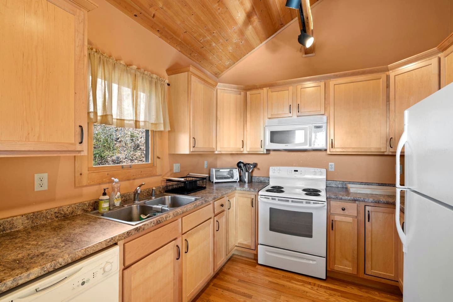 Outstanding Secluded Cabin Nestled Between Trees in Swannanoa, North Carolina