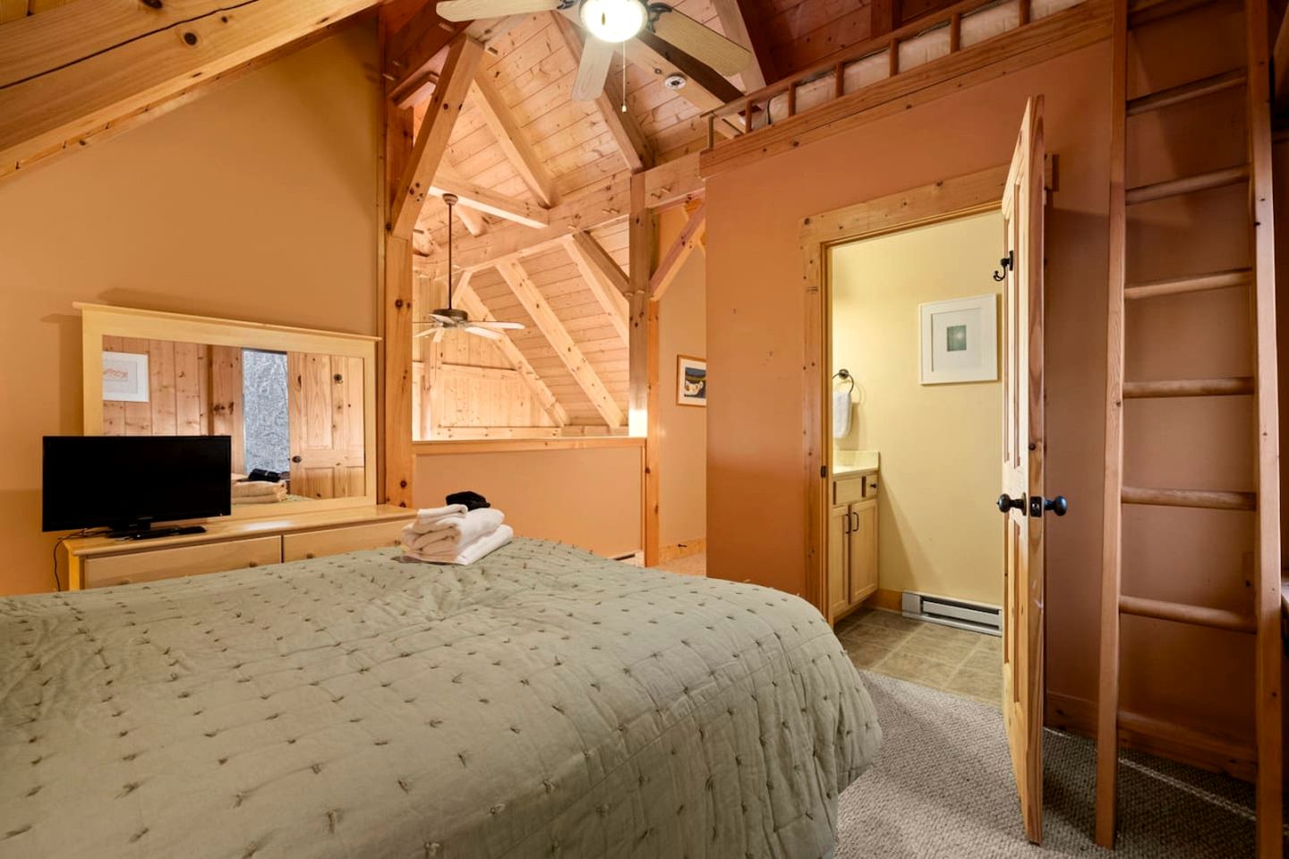 Outstanding Secluded Cabin Nestled Between Trees in Swannanoa, North Carolina