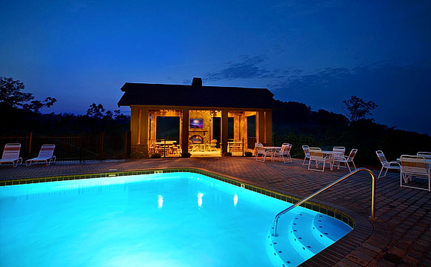 Amazing Pigeon Forge Cabin Ideal for Romantic Getaways in Tennessee