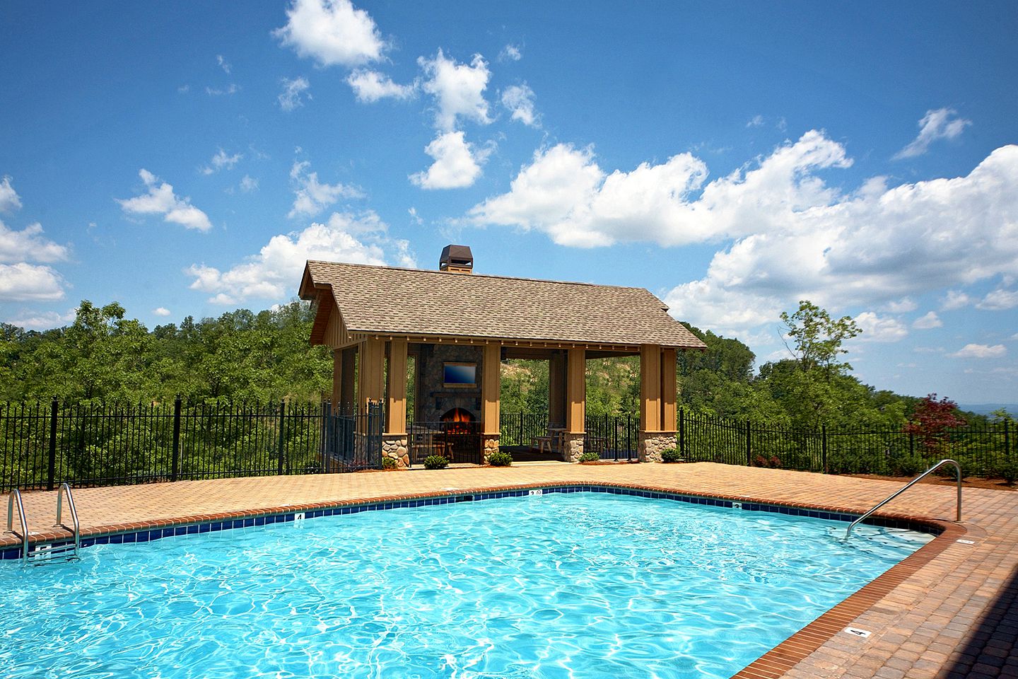 Amazing Pigeon Forge Cabin Ideal for Romantic Getaways in Tennessee