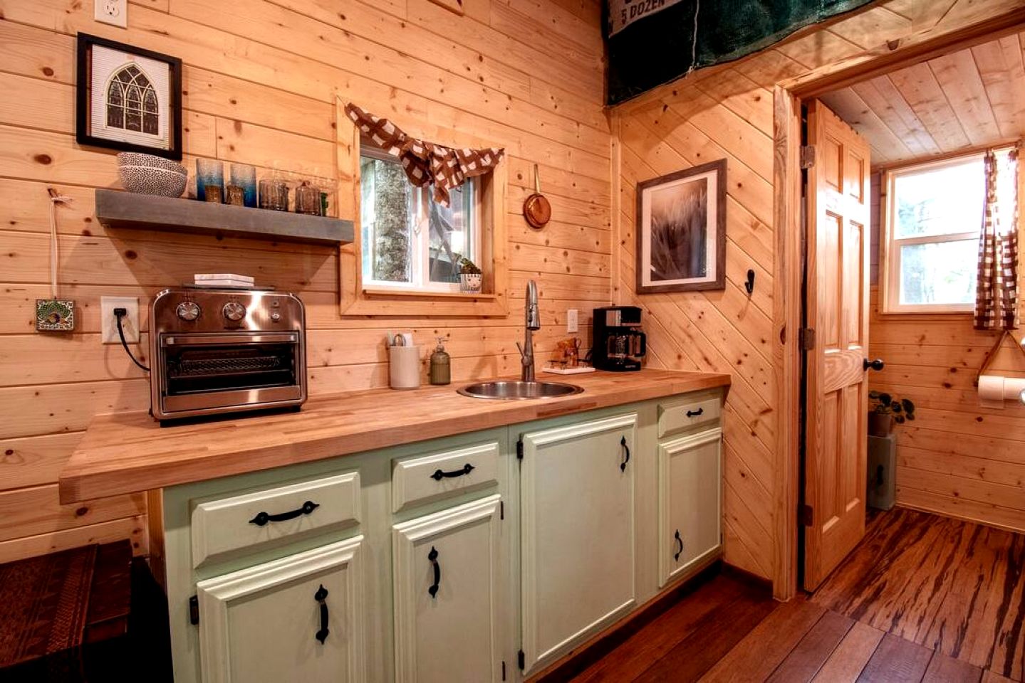 Splendid Tiny House with Picnic Space and Views in North Carolina